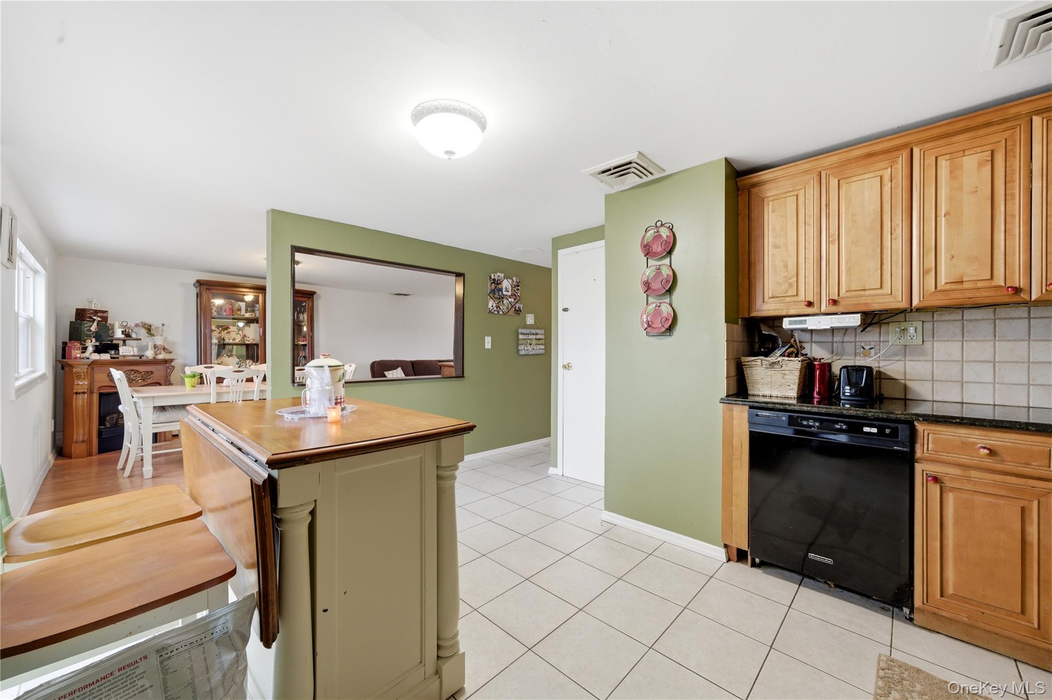 #13 photo, 15 Newport Avenue, সাফোক কাউন্টি Selden , NY 11784