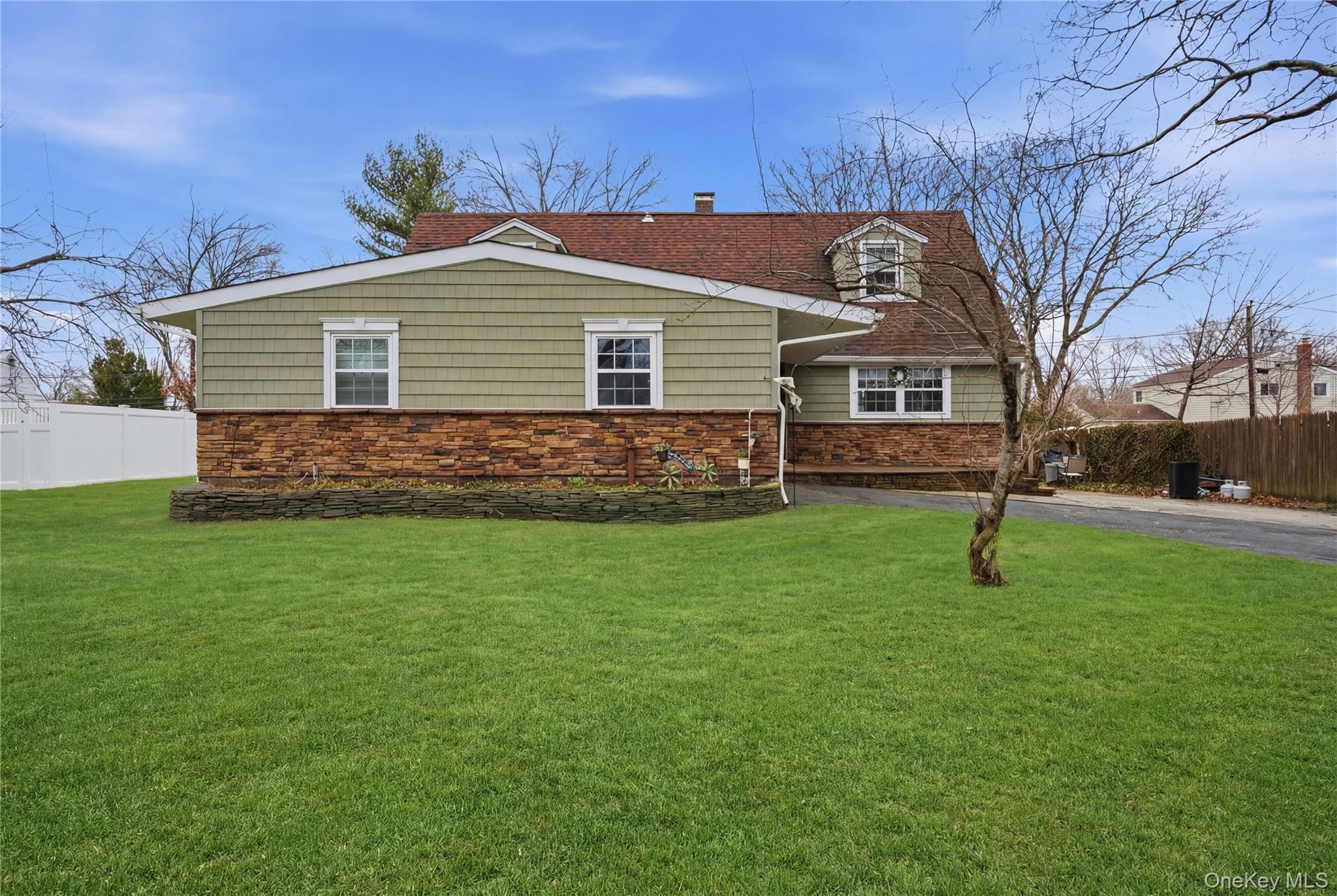 #2 photo, 15 Newport Avenue, সাফোক কাউন্টি Selden , NY 11784