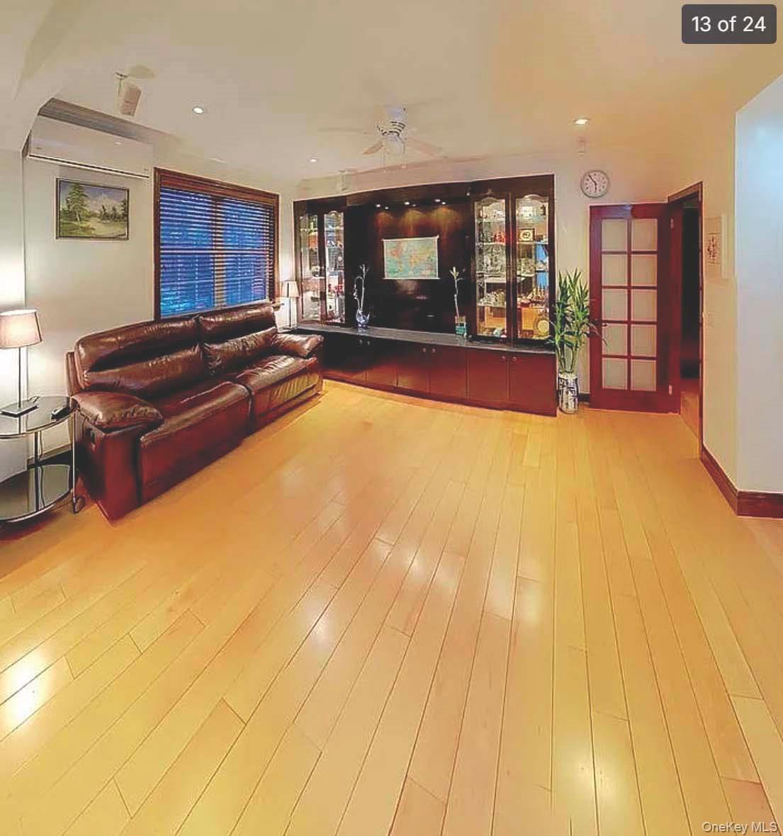 #13 photo, 12304 6th Avenue, Куинс ‖ College Point , NY 11356