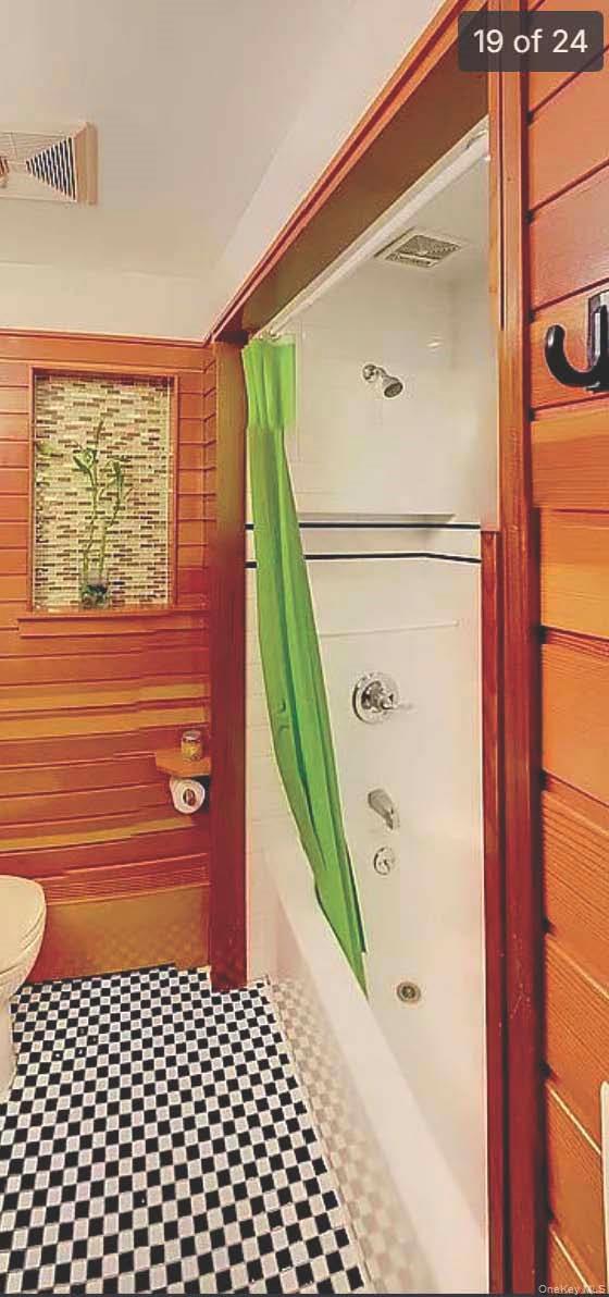 #19 photo, 12304 6th Avenue, Куинс ‖ College Point , NY 11356