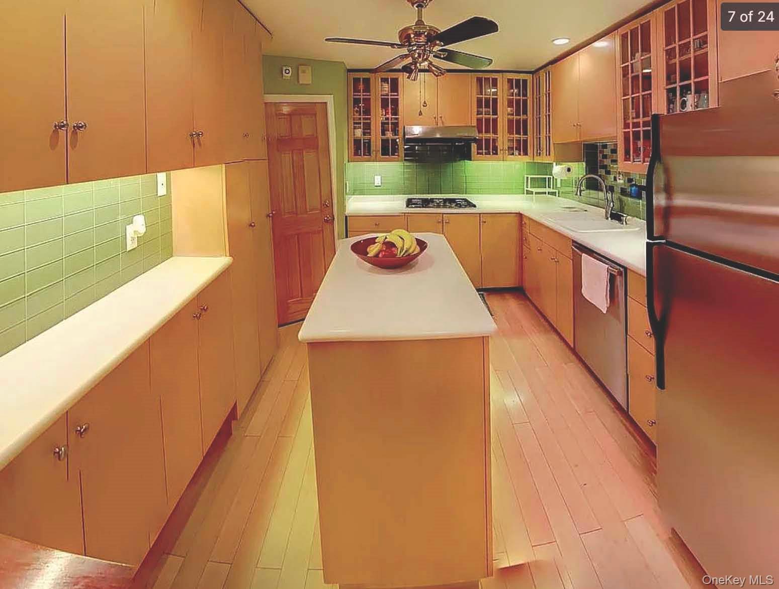 #7 photo, 12304 6th Avenue, Куинс ‖ College Point , NY 11356