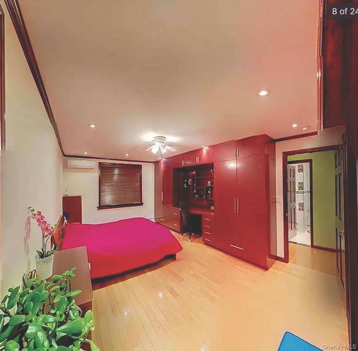 #8 photo, 12304 6th Avenue, Куинс ‖ College Point , NY 11356