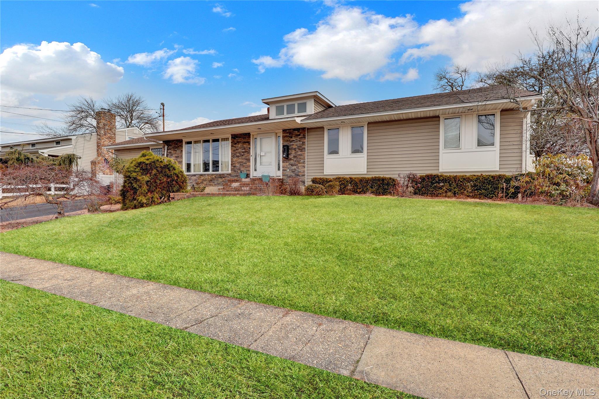 #4 photo, 91 Laurel Drive, Massapequa Park , NY 11762