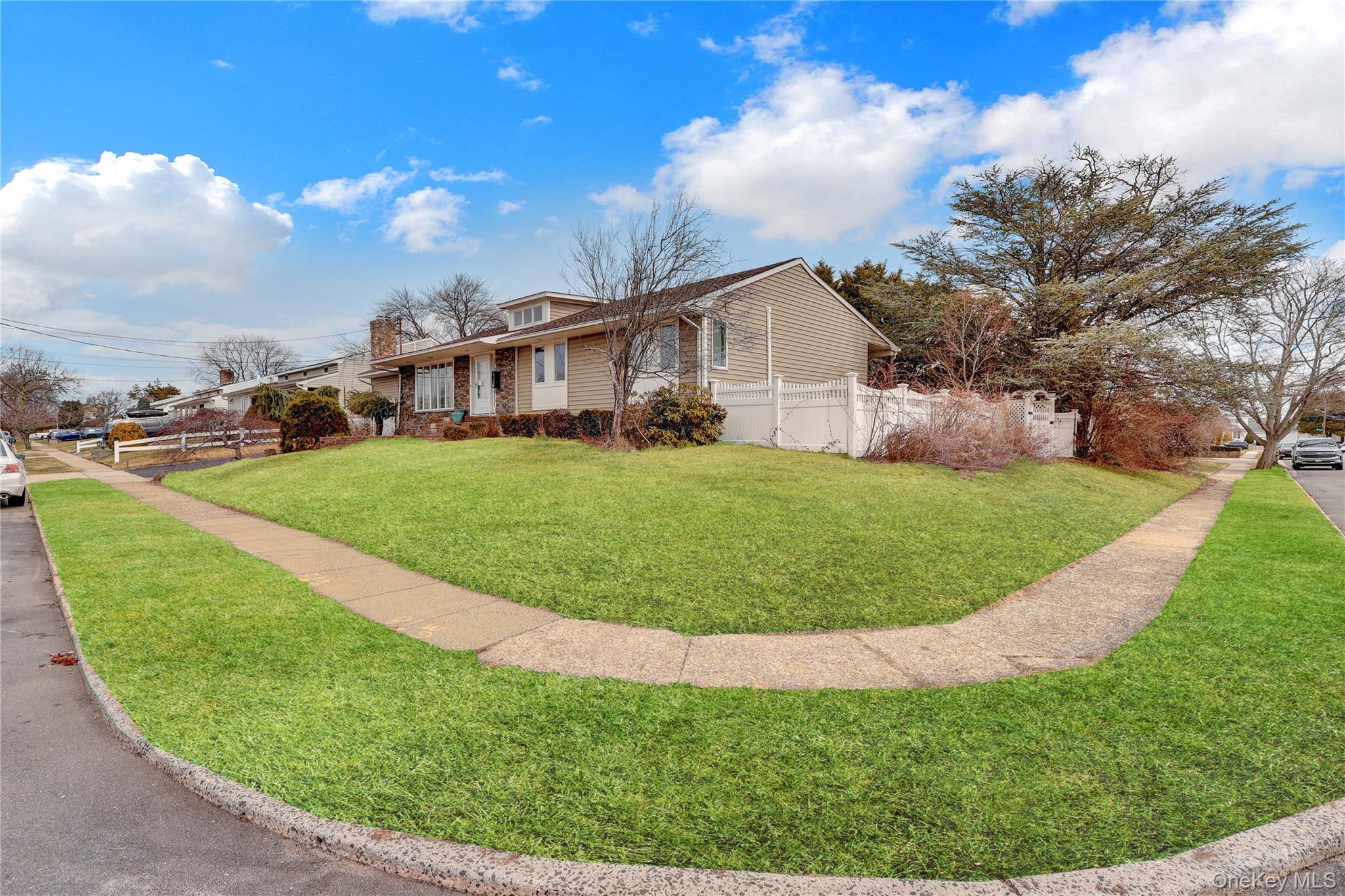 #5 photo, 91 Laurel Drive, Massapequa Park , NY 11762