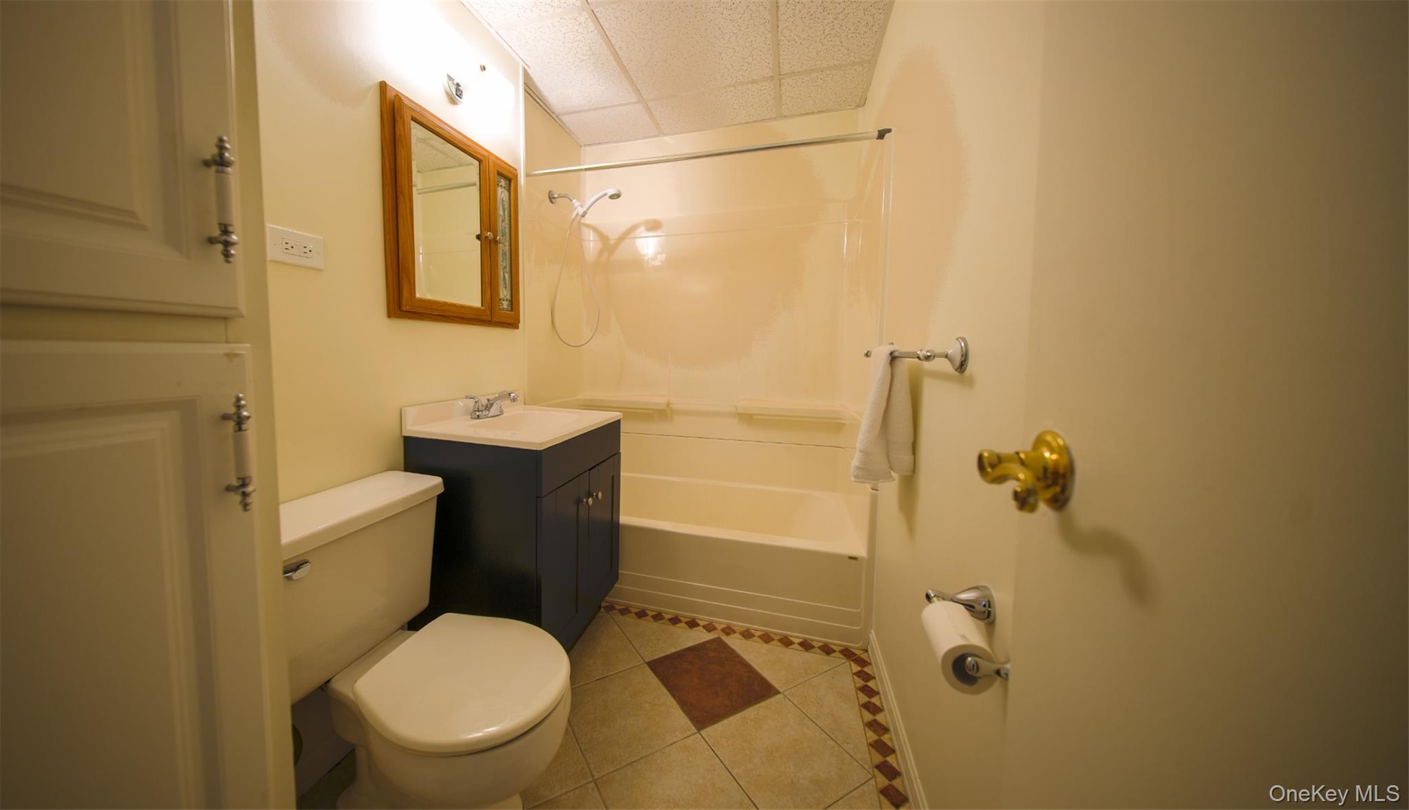 #10 photo, 460 Old Town Road, সাফোক কাউন্টি Port Jefferson Station , NY 11776