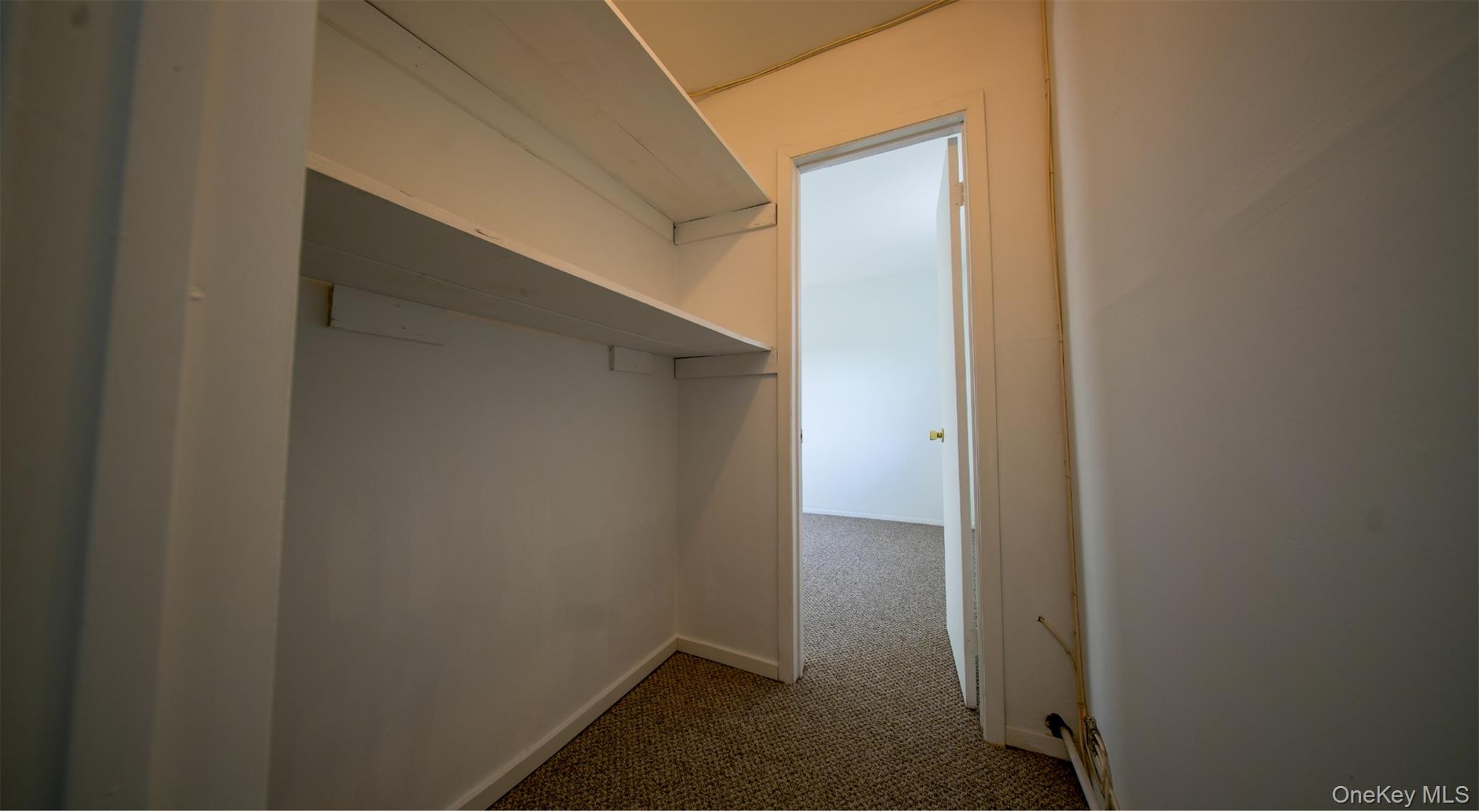 #13 photo, 460 Old Town Road, সাফোক কাউন্টি Port Jefferson Station , NY 11776