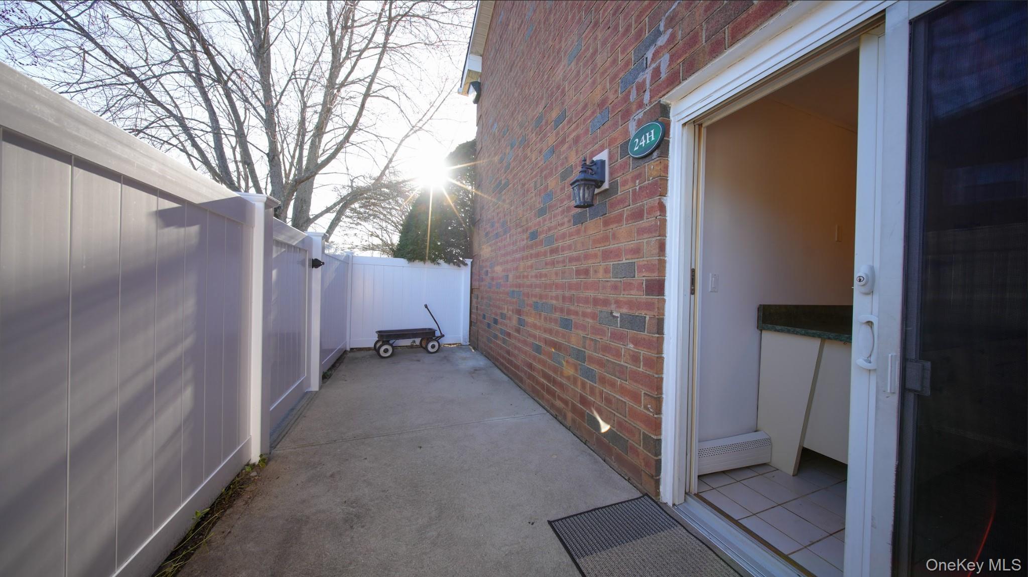 #14 photo, 460 Old Town Road, সাফোক কাউন্টি Port Jefferson Station , NY 11776