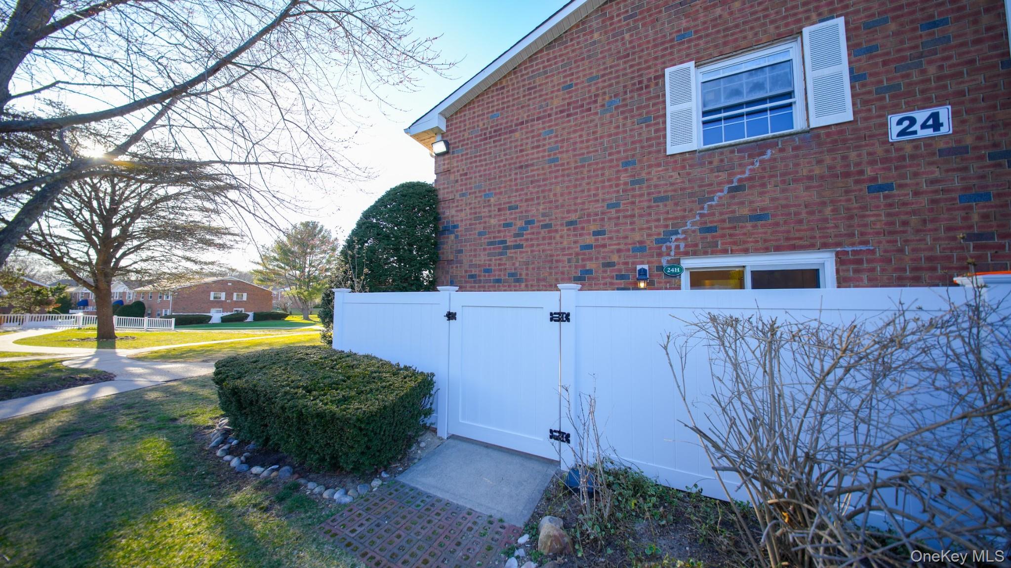 #15 photo, 460 Old Town Road, সাফোক কাউন্টি Port Jefferson Station , NY 11776