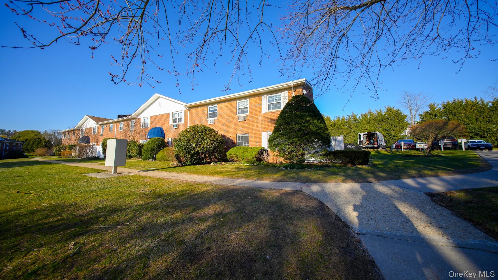 #16 photo, 460 Old Town Road, সাফোক কাউন্টি Port Jefferson Station , NY 11776