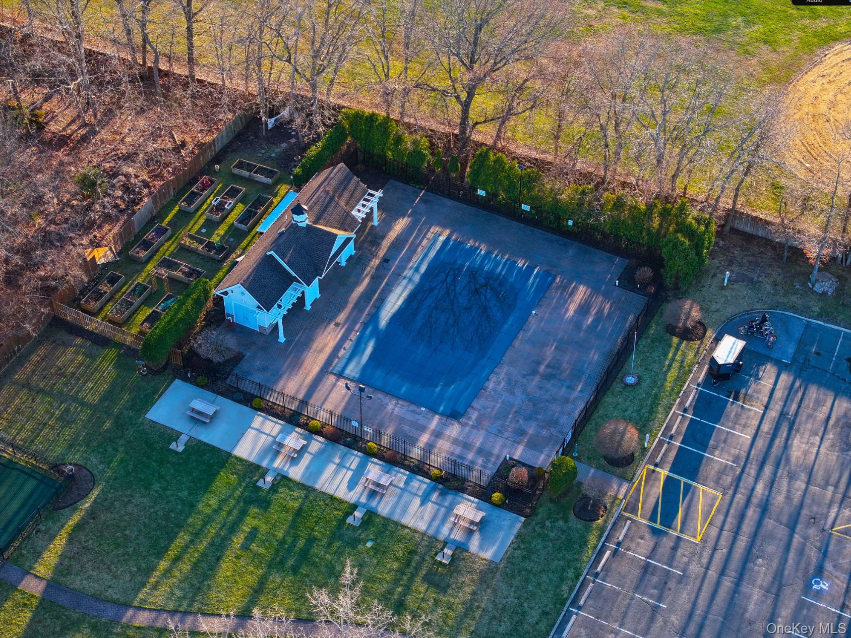 #17 photo, 460 Old Town Road, সাফোক কাউন্টি Port Jefferson Station , NY 11776