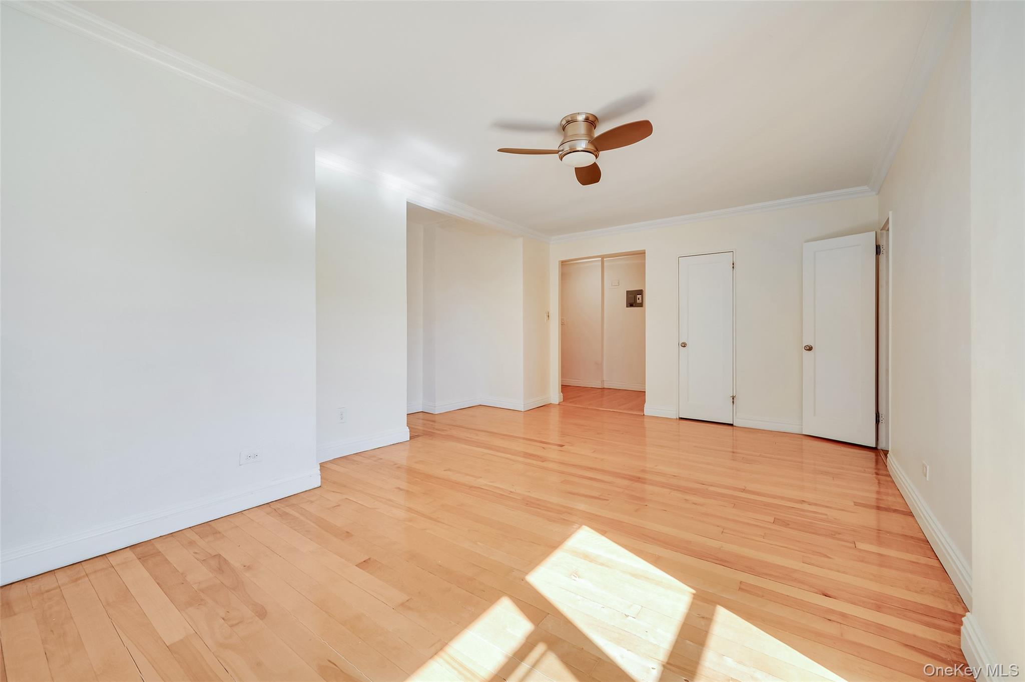 #8 photo, 39-35 51st Street, কুইন্‌স Woodside , NY 11377