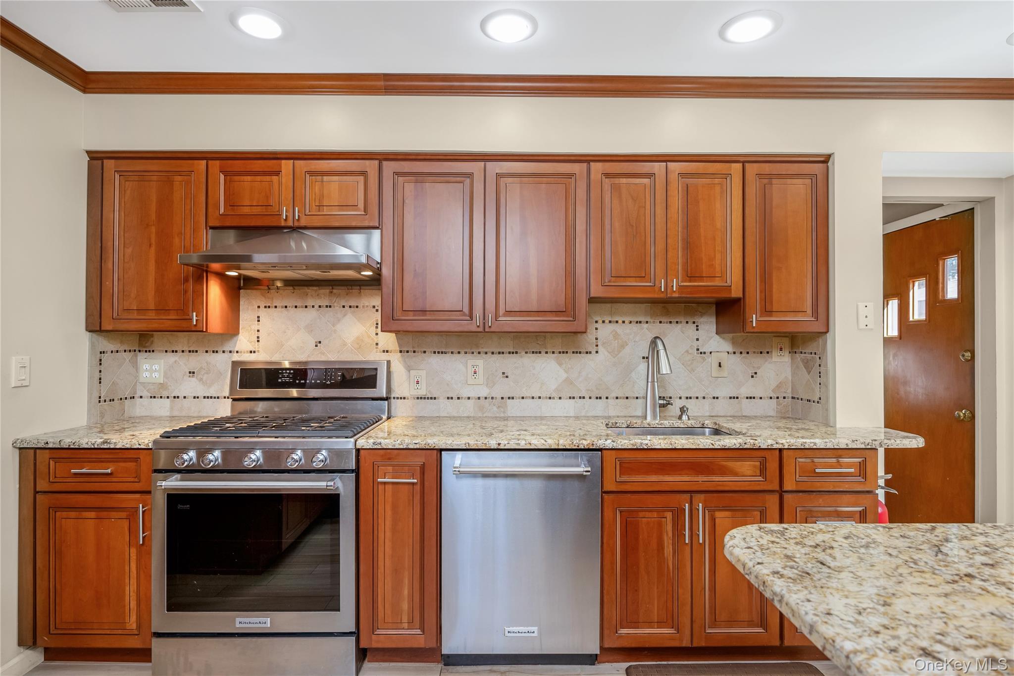 #12 photo, 8 Shari Lane, সাফোক কাউন্টি East Northport , NY 11731