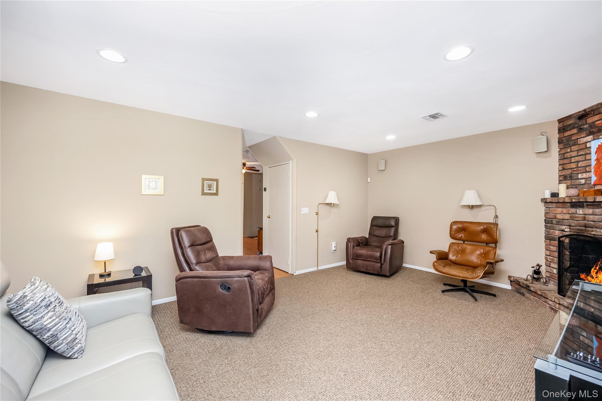 #17 photo, 8 Shari Lane, সাফোক কাউন্টি East Northport , NY 11731