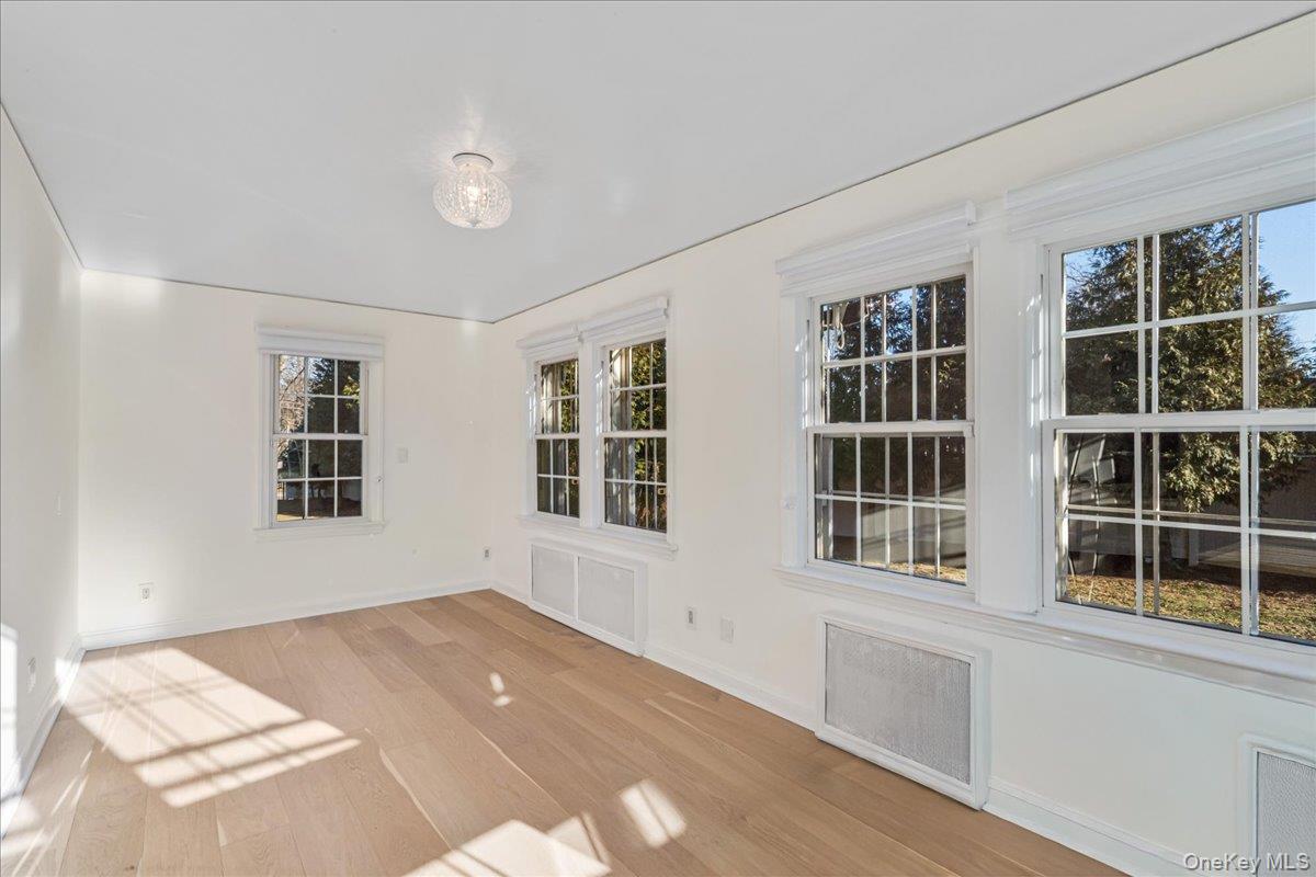 #14 photo, 13 Arbor Place, নাসাউ কাউন্টি Glen Cove , NY 11542