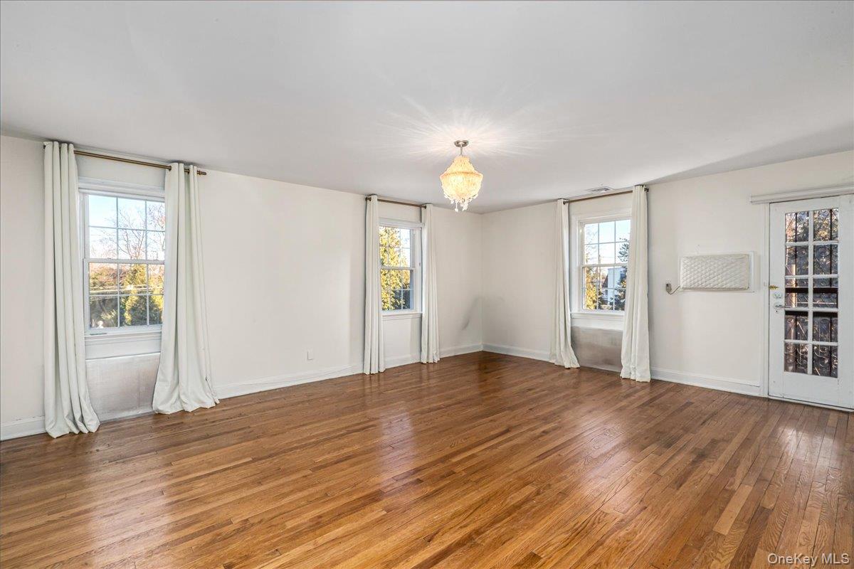 #17 photo, 13 Arbor Place, নাসাউ কাউন্টি Glen Cove , NY 11542