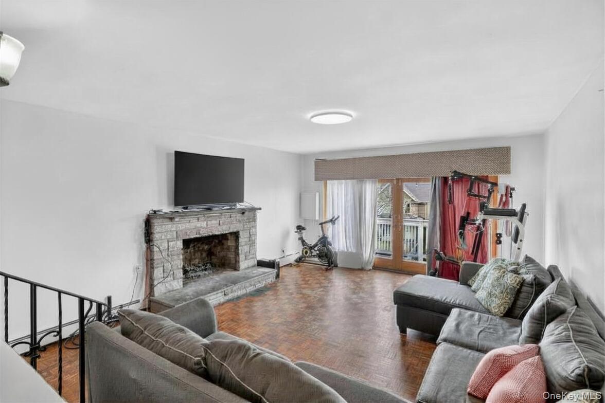 #7 photo, 560 Locust Avenue, Port Chester , NY 10573