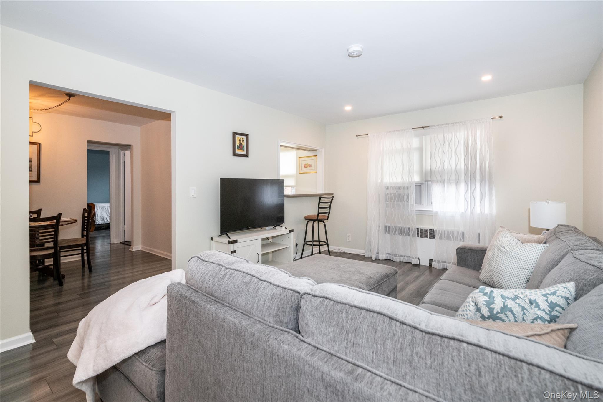 #12 photo, 450 Pelham Road, New Rochelle , NY 10805