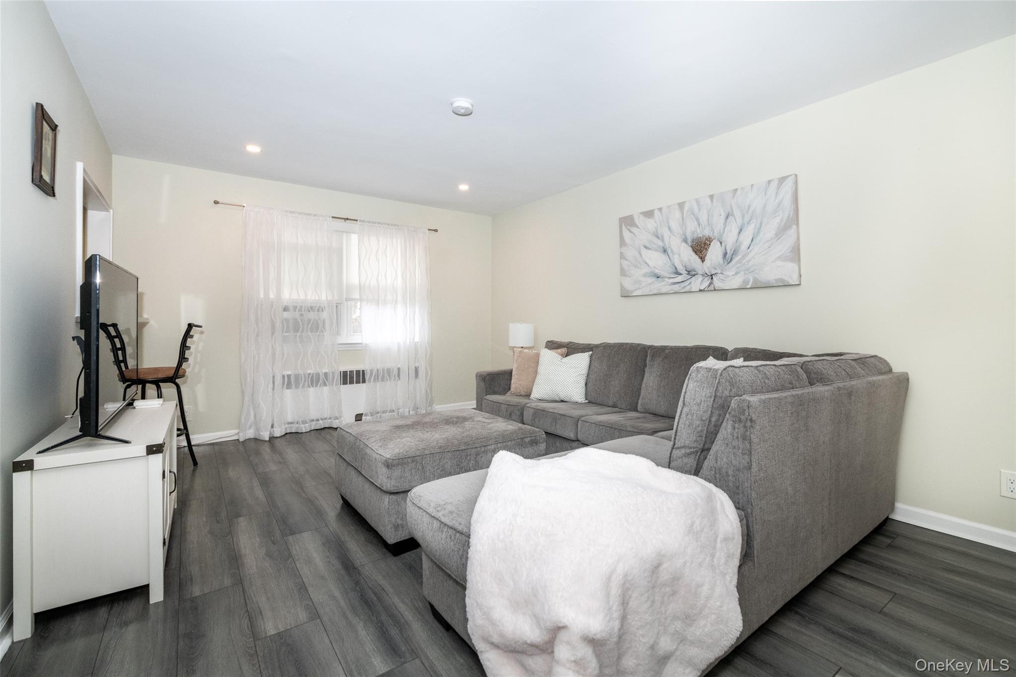 #9 photo, 450 Pelham Road, New Rochelle , NY 10805