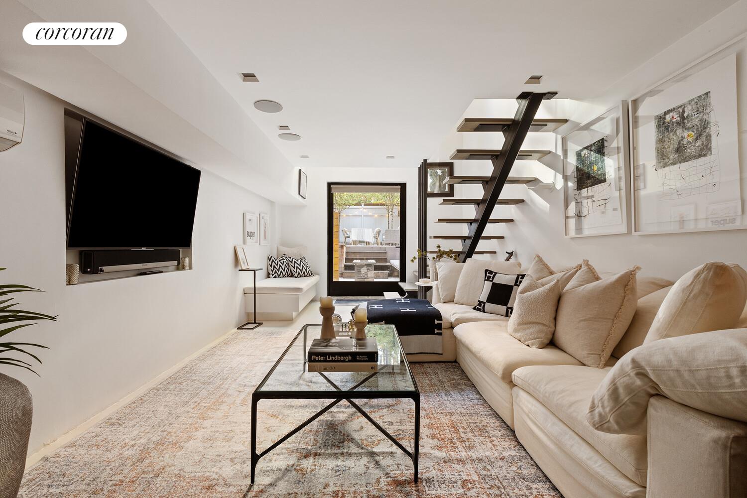 #1 photo, 451 W 22ND Street, ম্যানহাটন Chelsea , NY 10011