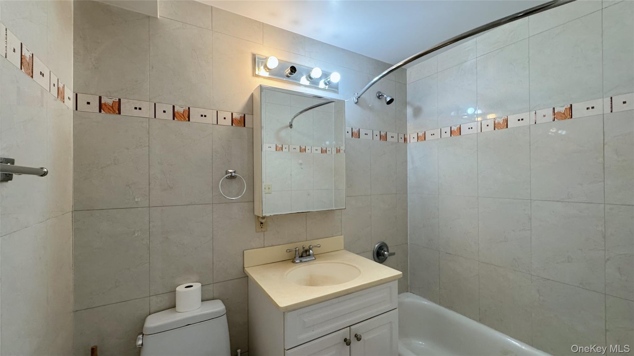 #10 photo, 6434 Grand Central Parkway, Forest Hills , NY 11375