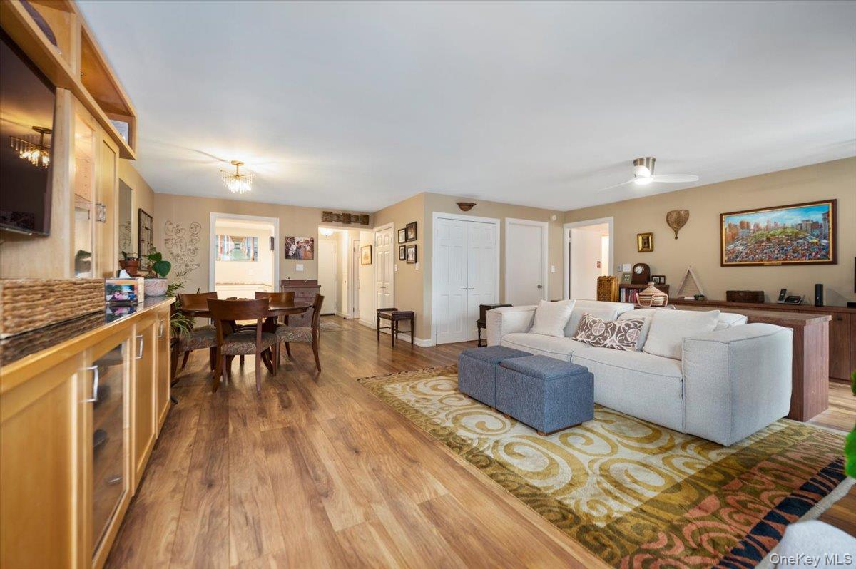 #10 photo, 230 W Broadway, 롱 아일랜드 Long Beach , NY 11561