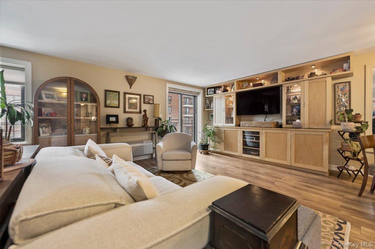 #8 photo, 230 W Broadway, 롱 아일랜드 Long Beach , NY 11561