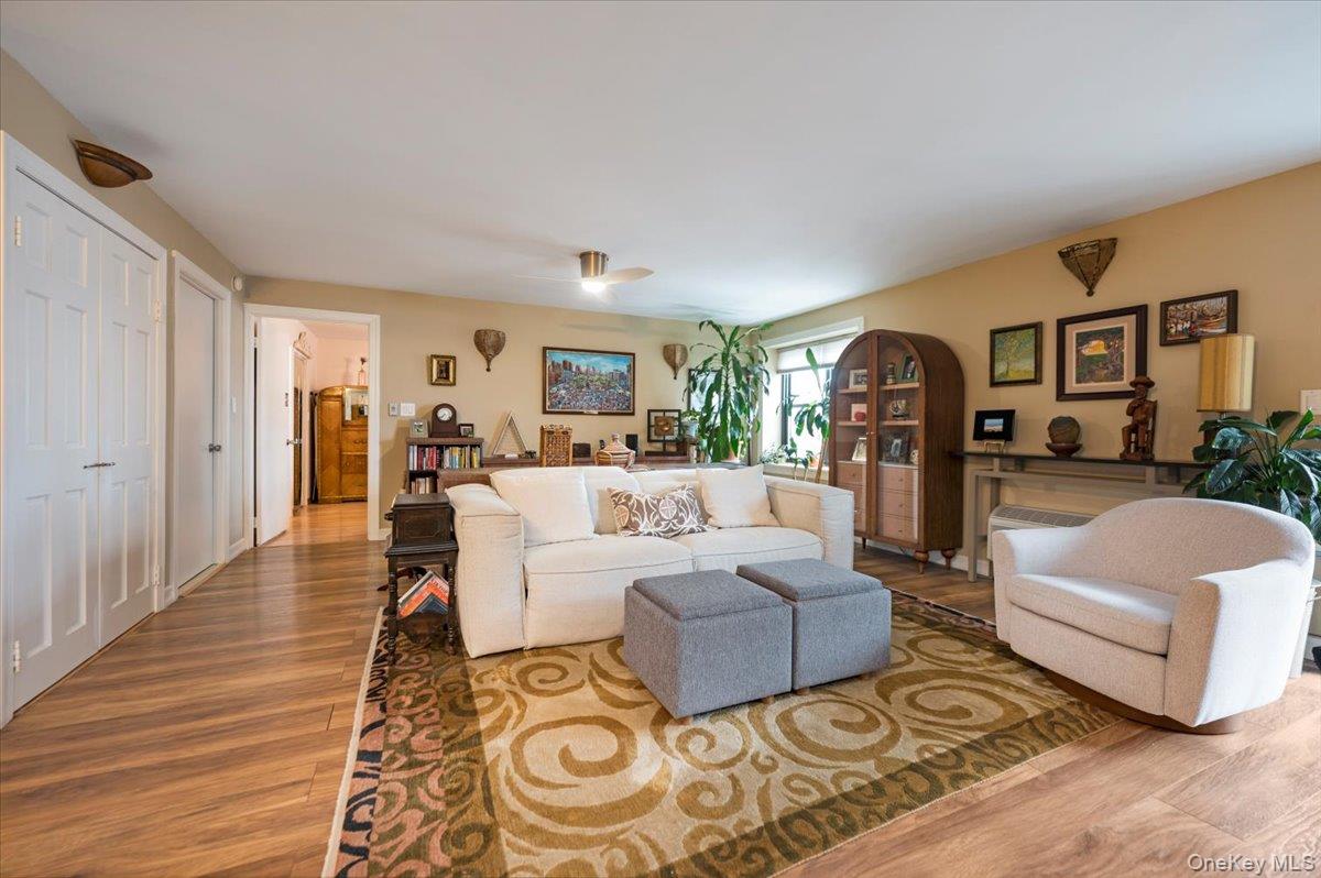 #9 photo, 230 W Broadway, 롱 아일랜드 Long Beach , NY 11561