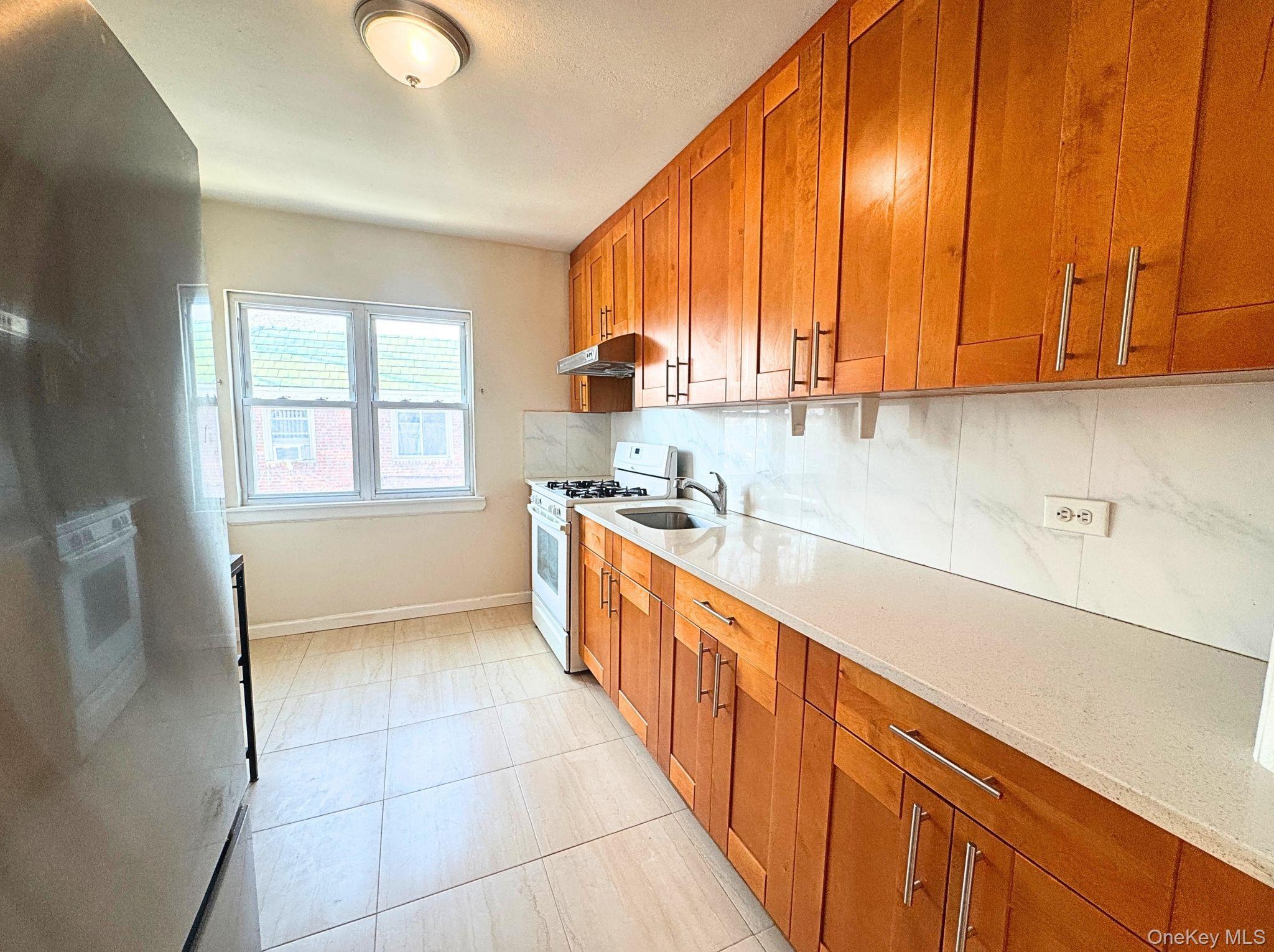 #3 photo, 75-31 198th Street, কুইন্‌স Fresh Meadows , NY 11366