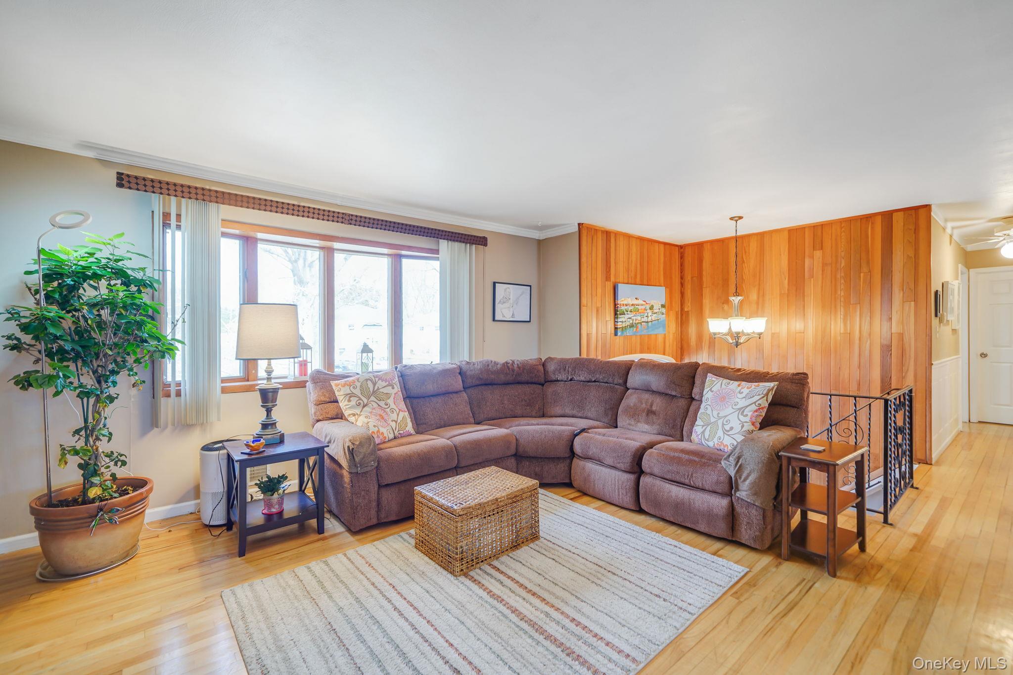 #12 photo, 10 Pierre Drive, 東長島 康马克 Commack , NY 11725