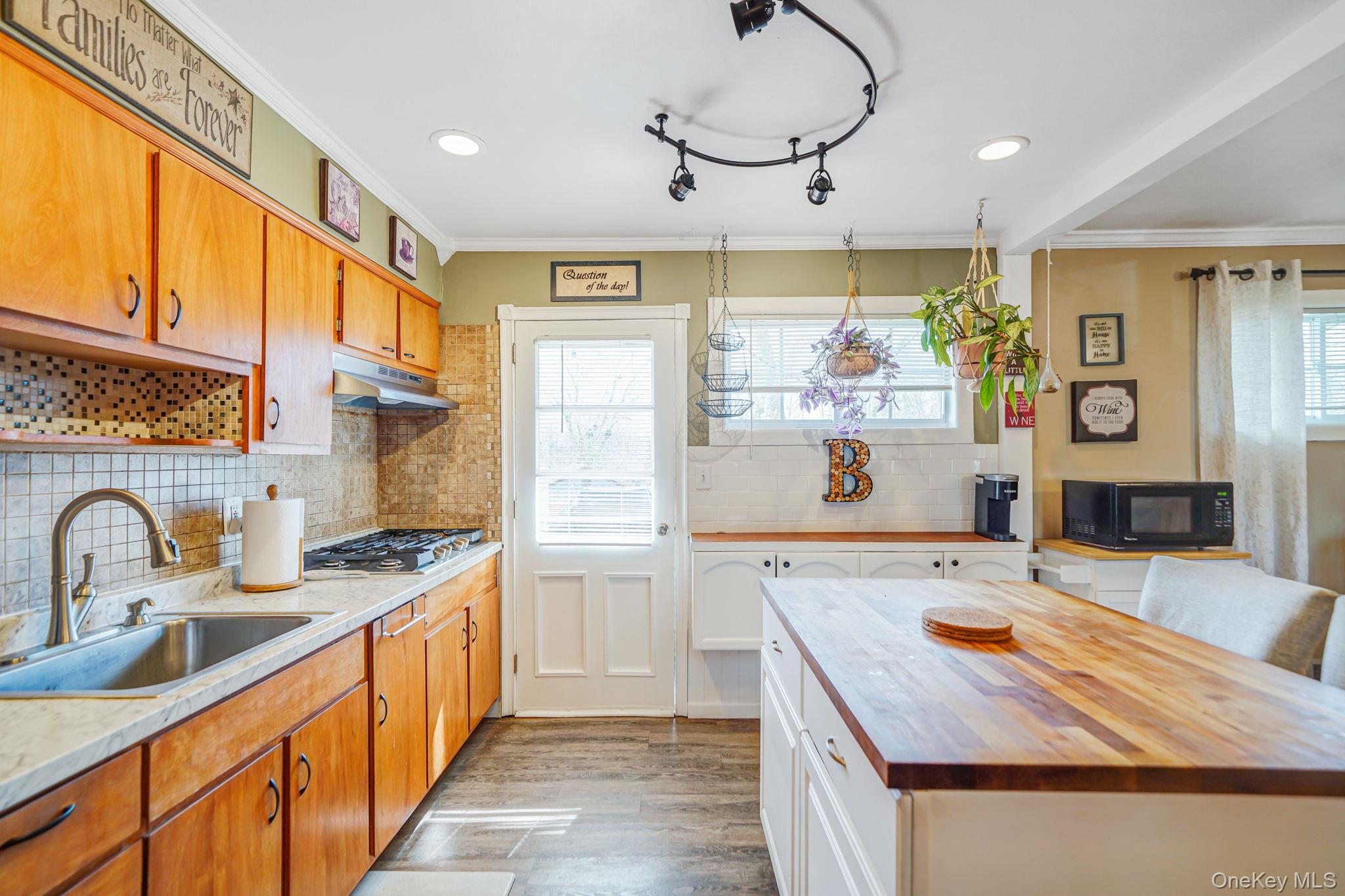 #17 photo, 10 Pierre Drive, 東長島 康马克 Commack , NY 11725