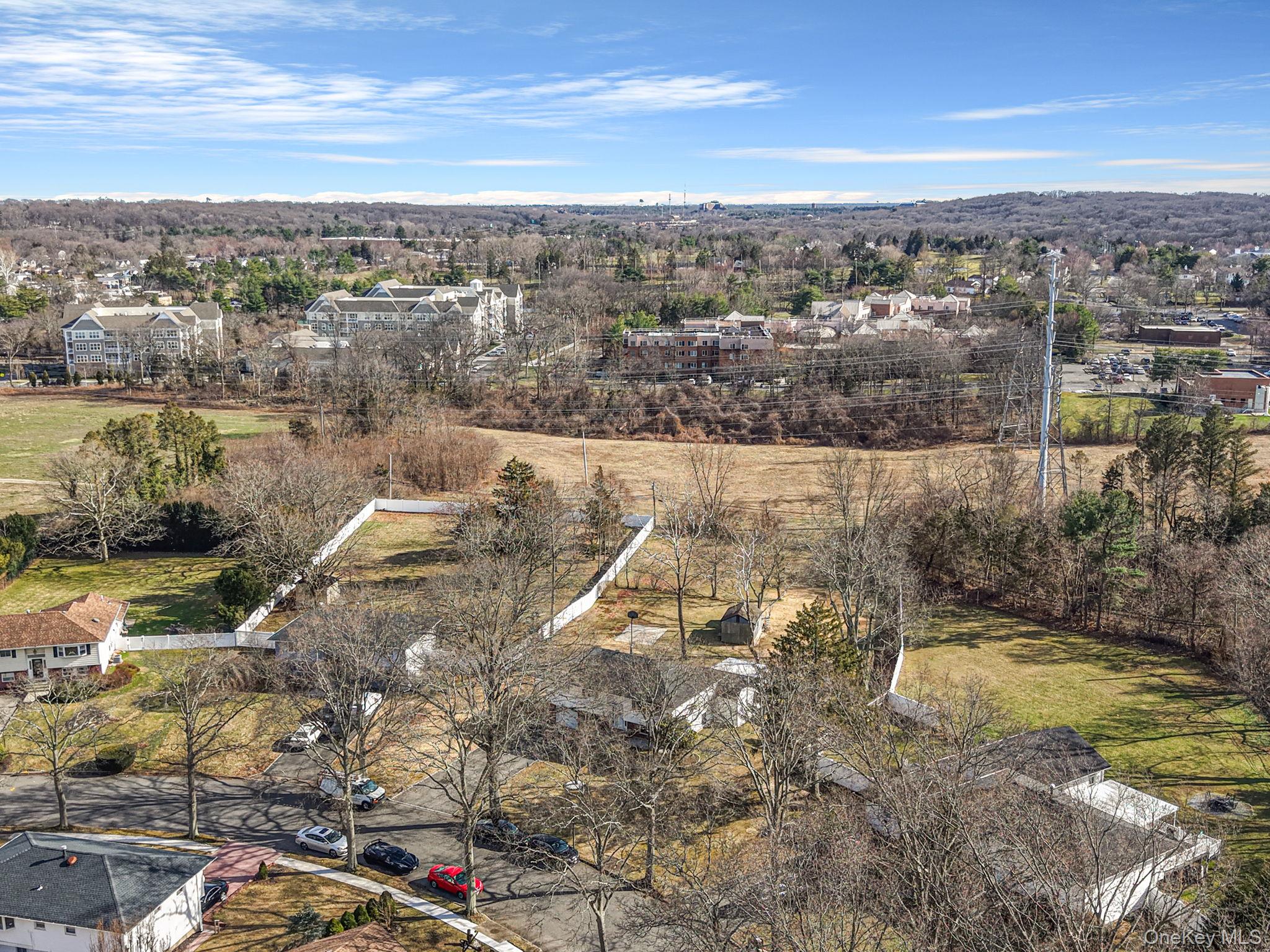 #4 photo, 10 Pierre Drive, 東長島 康马克 Commack , NY 11725