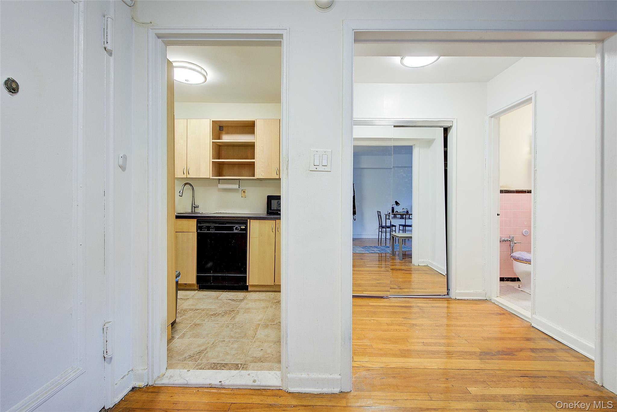 #11 photo, 125-05 84th Avenue, কুইন্‌স Kew Gardens , NY 11415