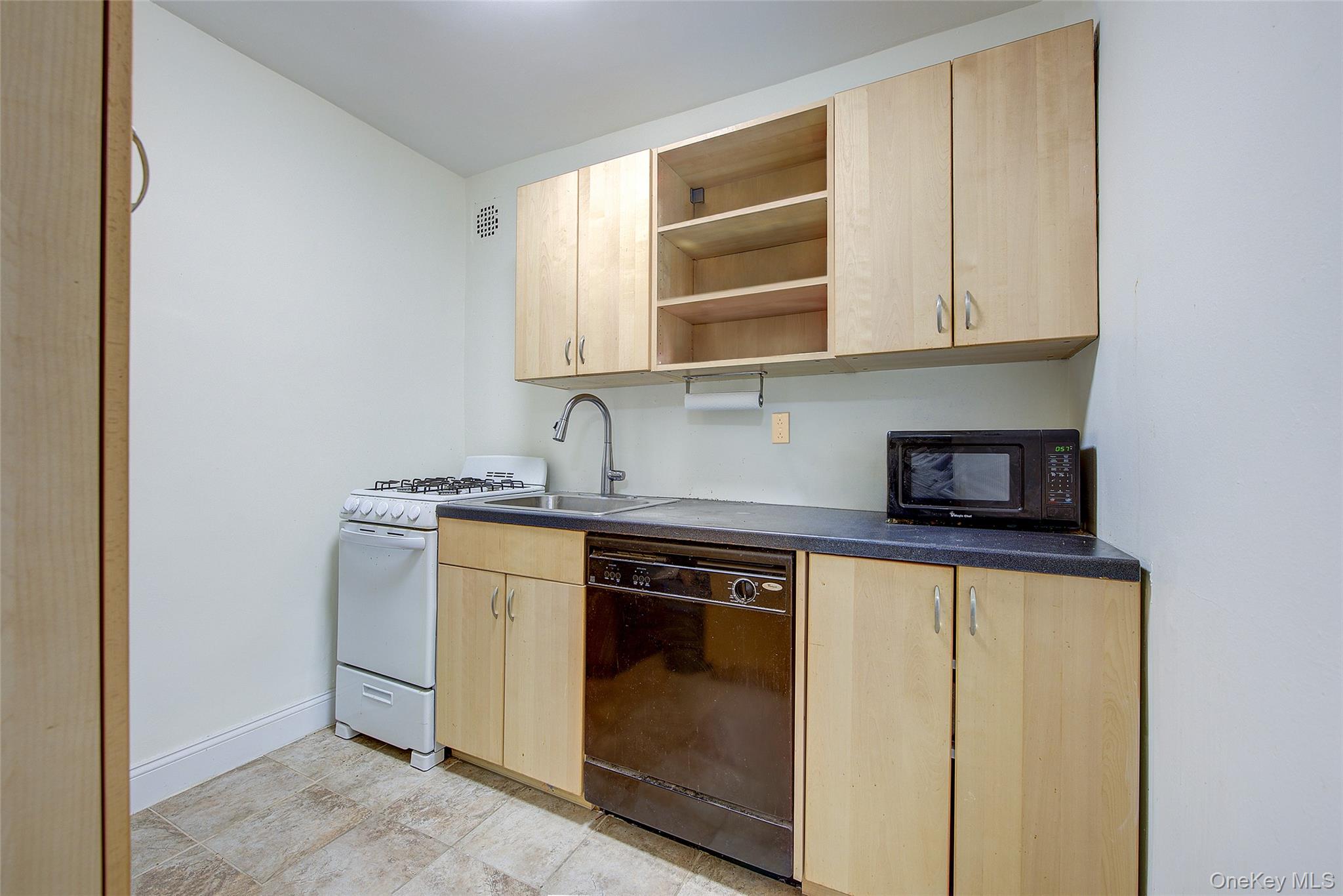 #12 photo, 125-05 84th Avenue, কুইন্‌স Kew Gardens , NY 11415