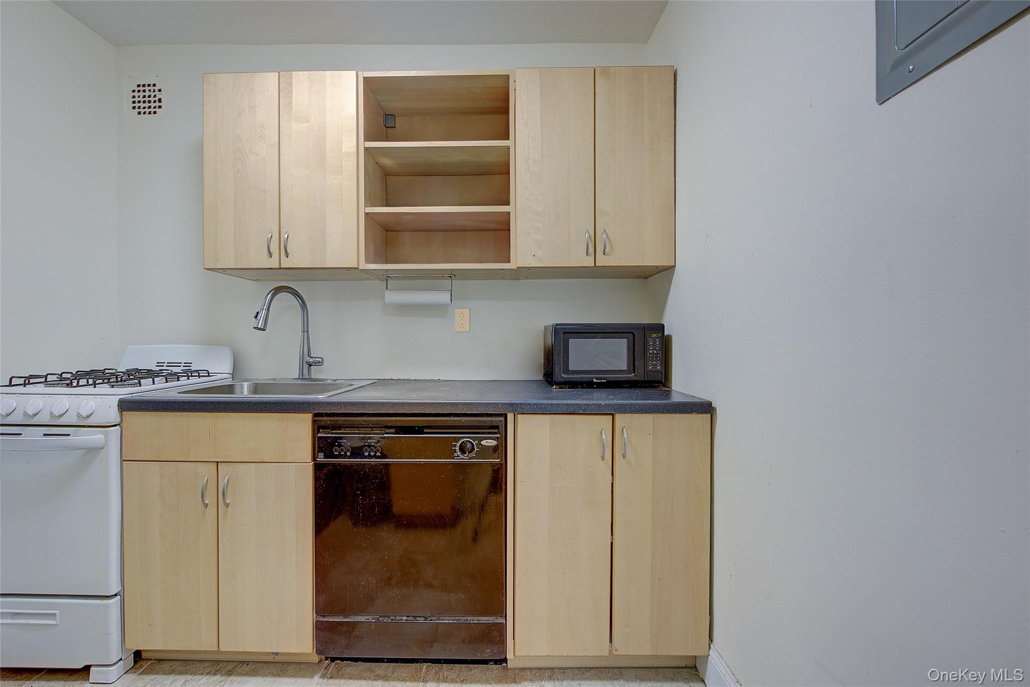 #13 photo, 125-05 84th Avenue, কুইন্‌স Kew Gardens , NY 11415