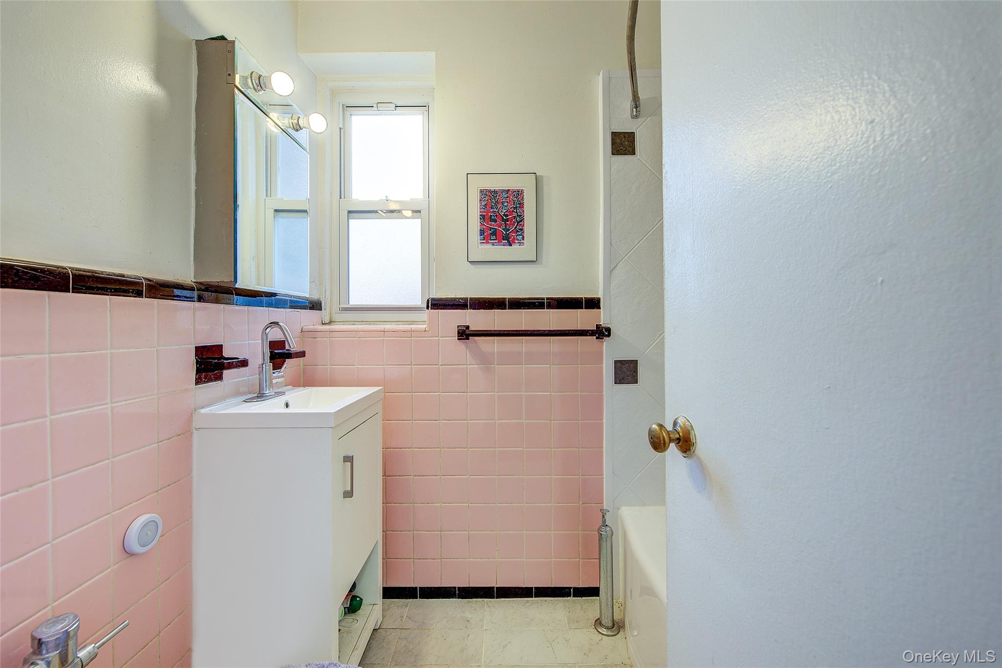 #16 photo, 125-05 84th Avenue, কুইন্‌স Kew Gardens , NY 11415