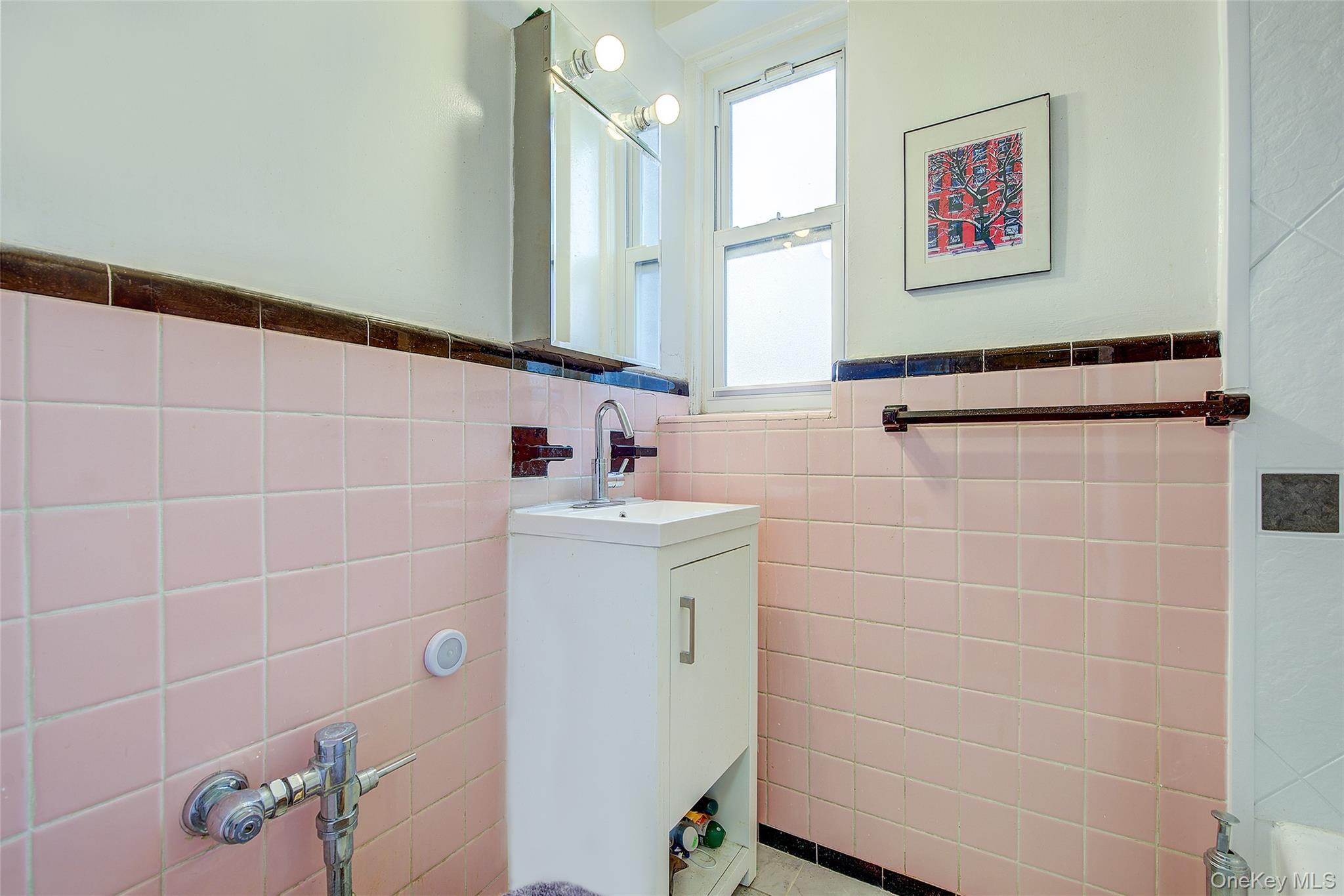 #17 photo, 125-05 84th Avenue, কুইন্‌স Kew Gardens , NY 11415