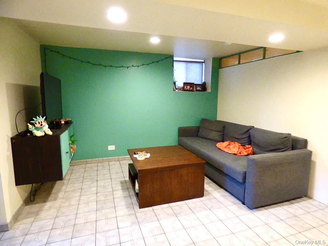 #4 photo, 21-37 36th Street, কুইন্‌স Astoria , NY 11105