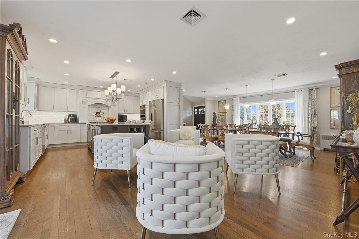 #12 photo, 125 Highland Road, Glen Cove , NY 11542