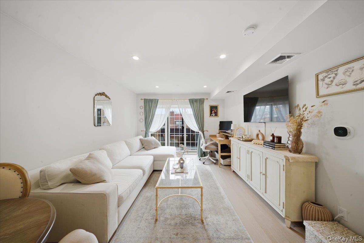 #4 photo, 2574 34th Street, Astoria , NY 11103