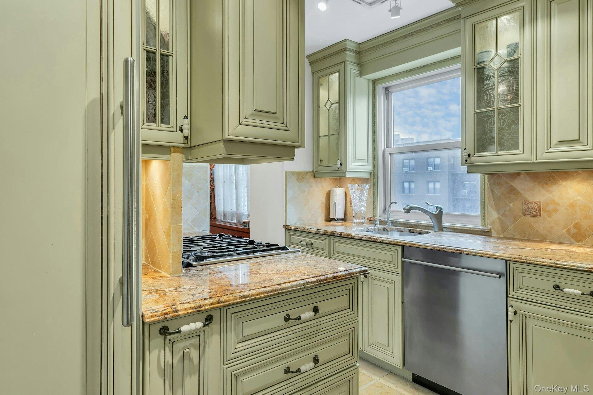 #8 photo, 110-11 Queens Boulevard, फॉरेस्ट हिल्स Forest Hills , NY 11375