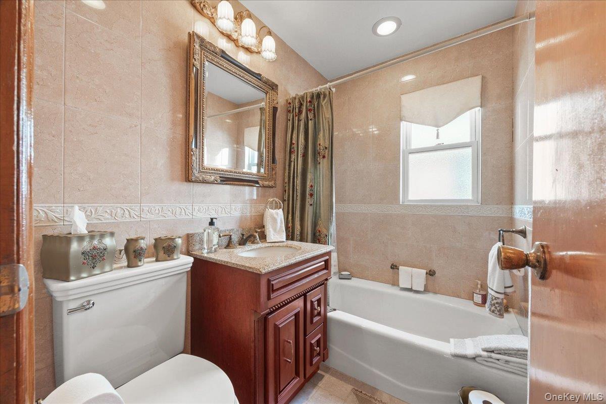 #12 photo, 214 Central Boulevard, Нассау ‖ New Hyde Park , NY 11040