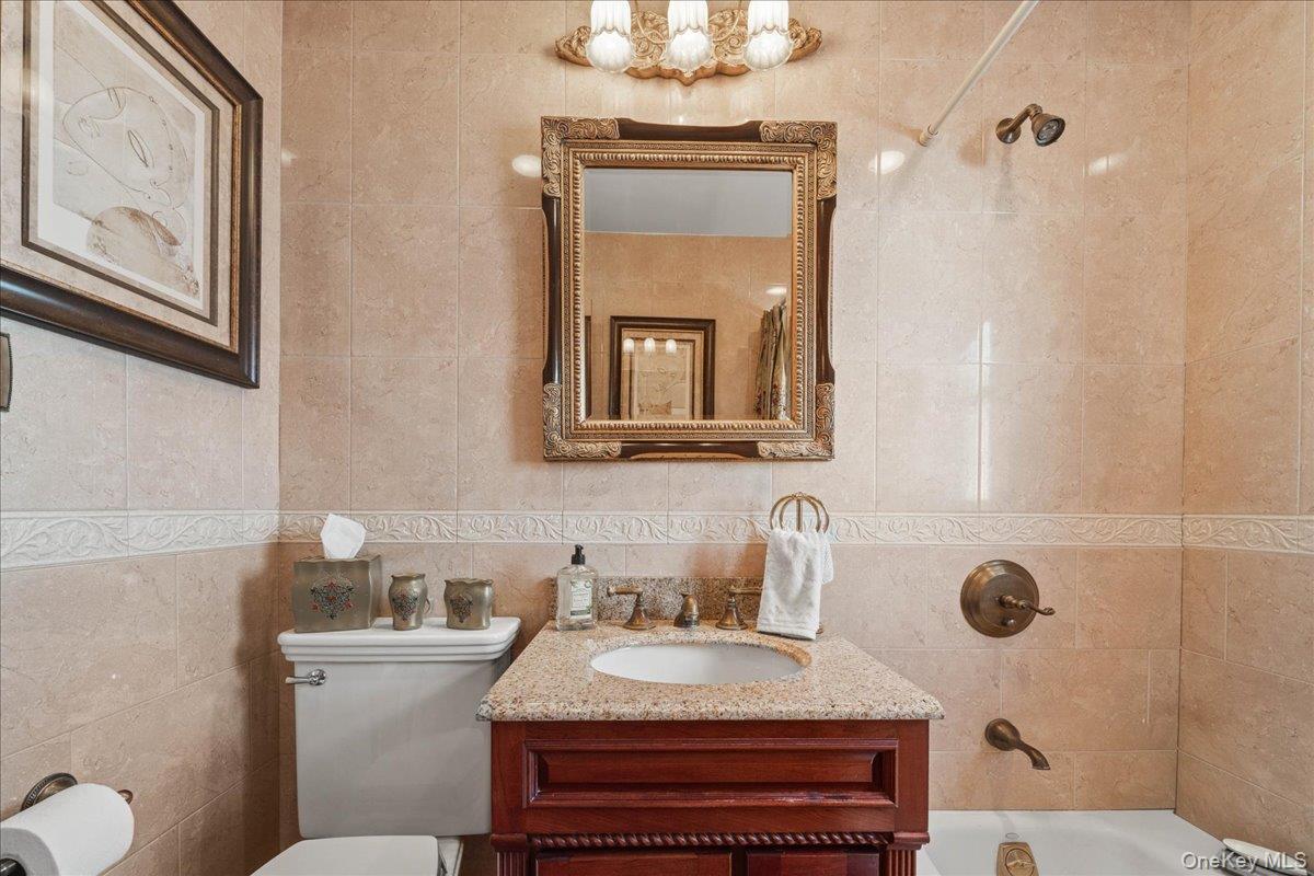 #13 photo, 214 Central Boulevard, Нассау ‖ New Hyde Park , NY 11040