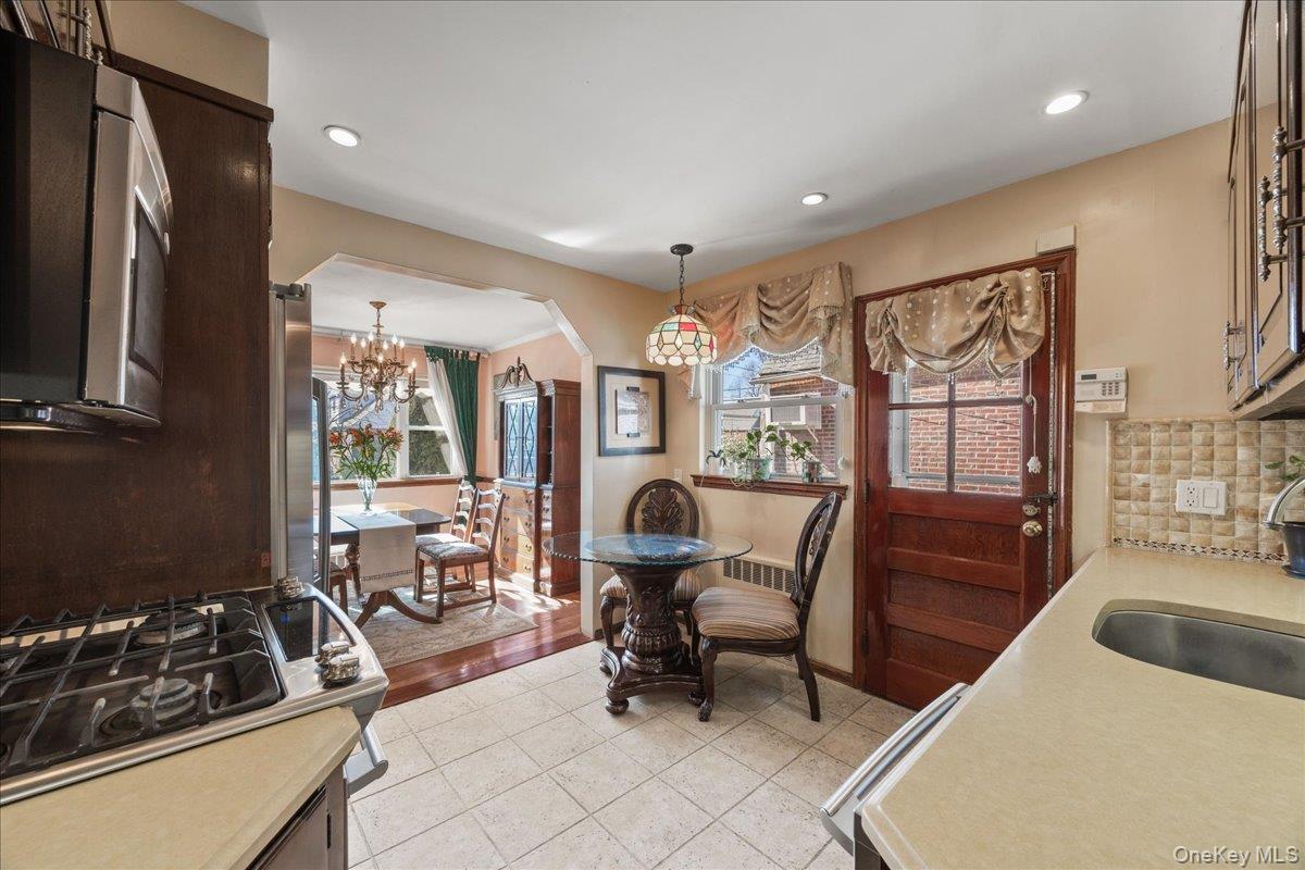 #8 photo, 214 Central Boulevard, Нассау ‖ New Hyde Park , NY 11040