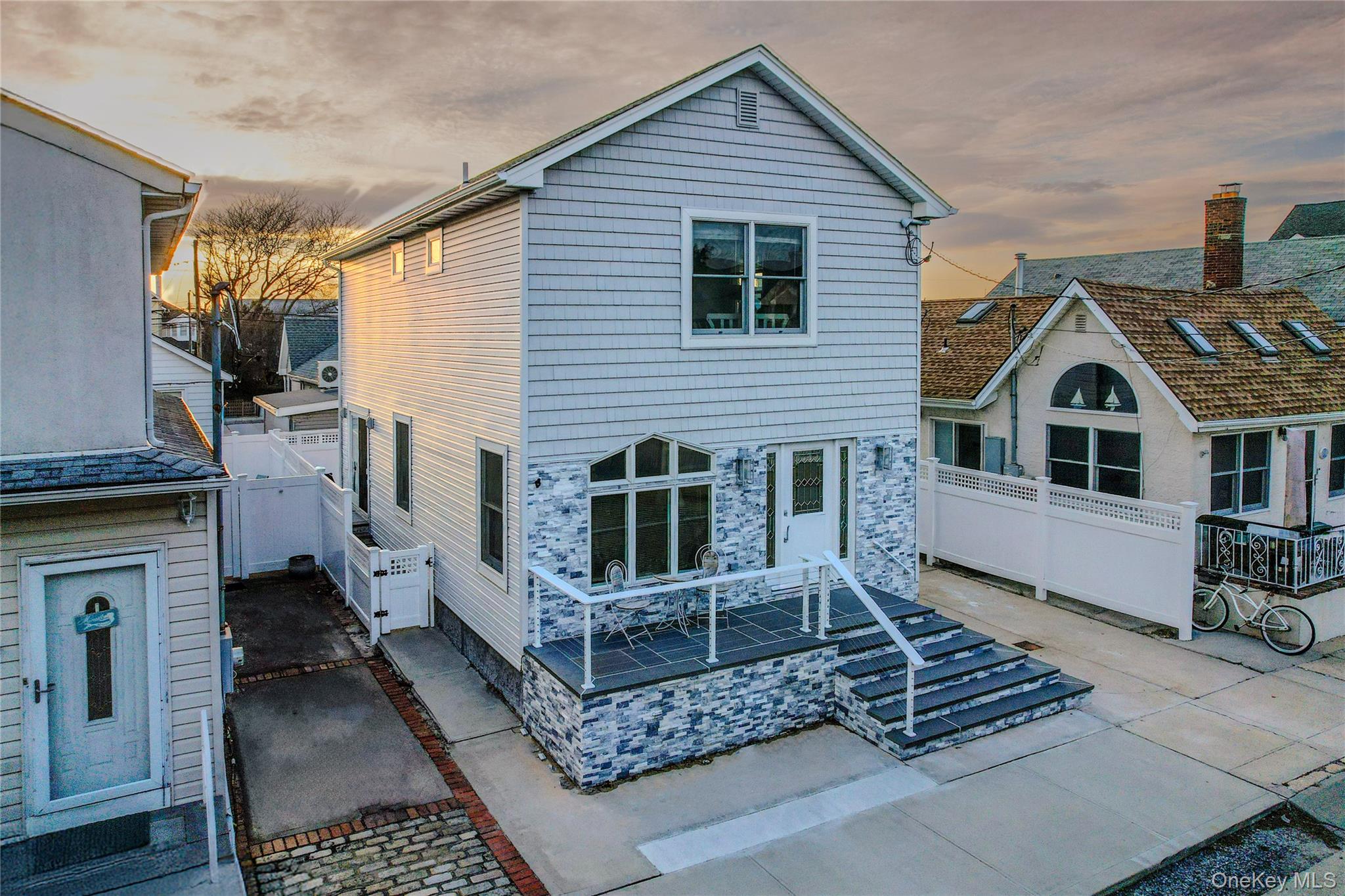 #2 photo, 97 Cedarhurst Avenue, নাসাউ কাউন্টি Point Lookout , NY 11569