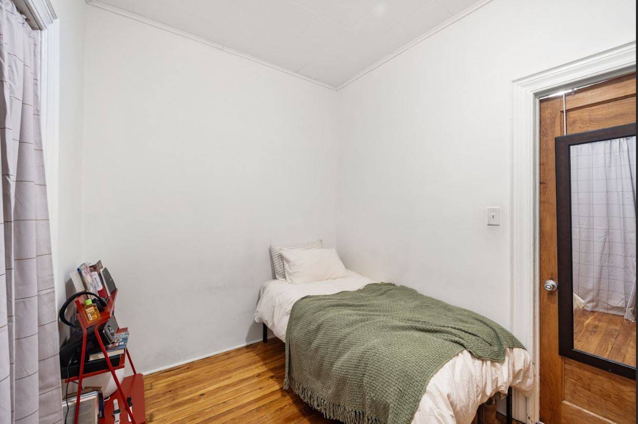 #26 photo, 60-34 69th Ave, কুইন্‌স Ridgewood , NY 11385