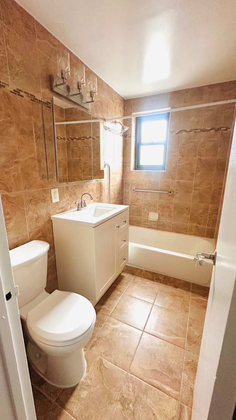 #10 photo, 210 Atlantic Ave, #B3E, নাসাউ কাউন্টি Lynbrook , NY 11563