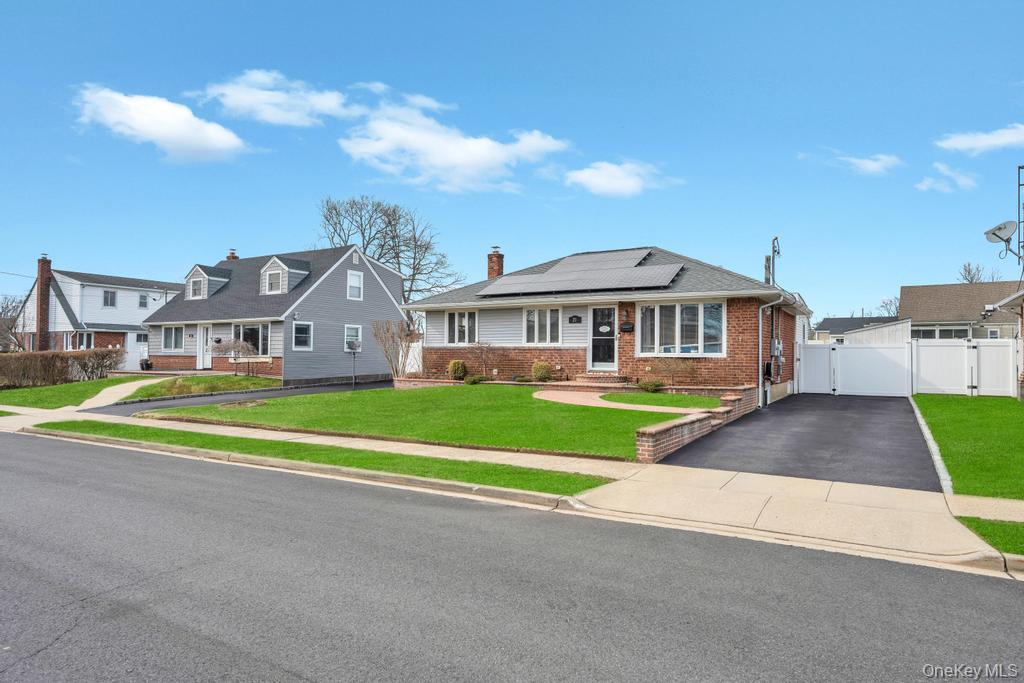 #1 photo, 21 Lowell Drive, 롱 아일랜드 Farmingdale , NY 11735