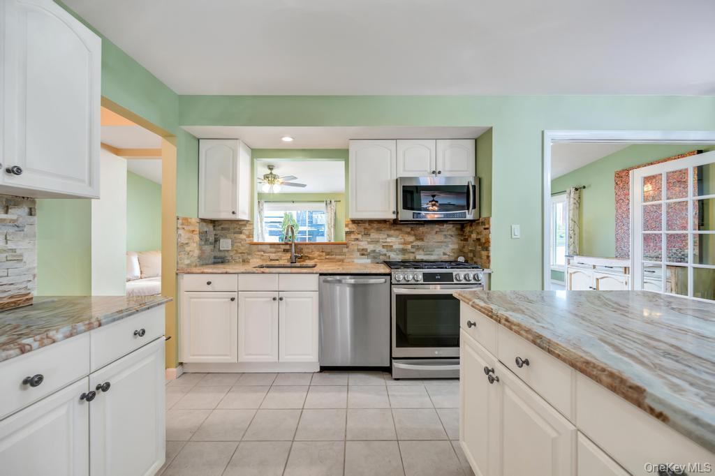 #17 photo, 21 Lowell Drive, 롱 아일랜드 Farmingdale , NY 11735