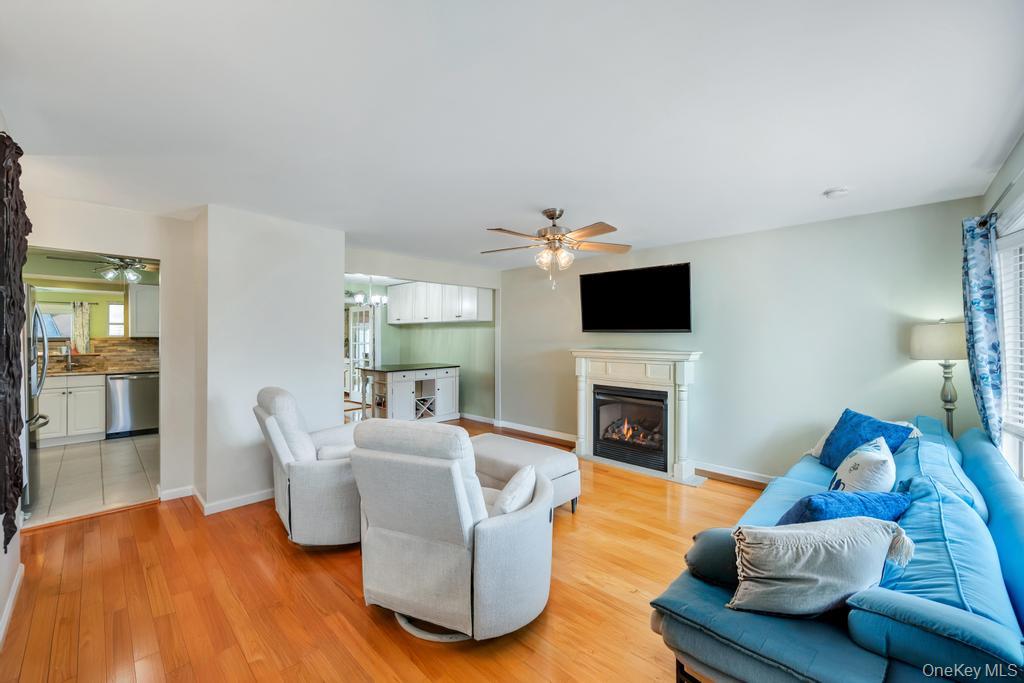 #8 photo, 21 Lowell Drive, 롱 아일랜드 Farmingdale , NY 11735