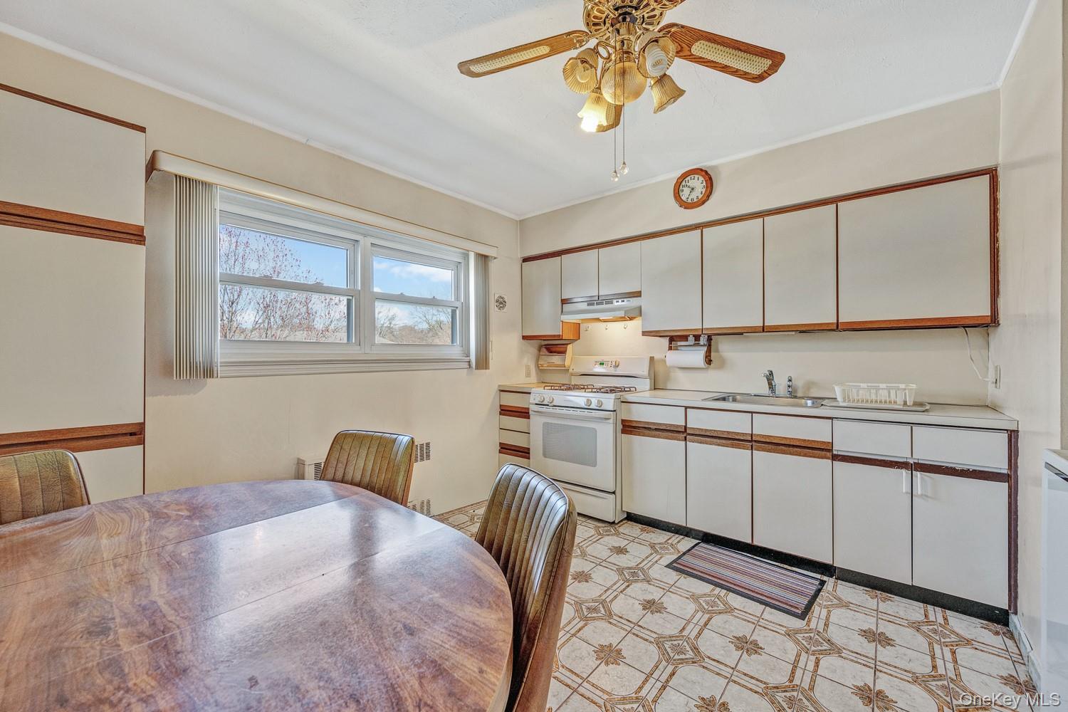 #4 photo, 56-27B Utopia Parkway, Fresh Meadows , NY 11365